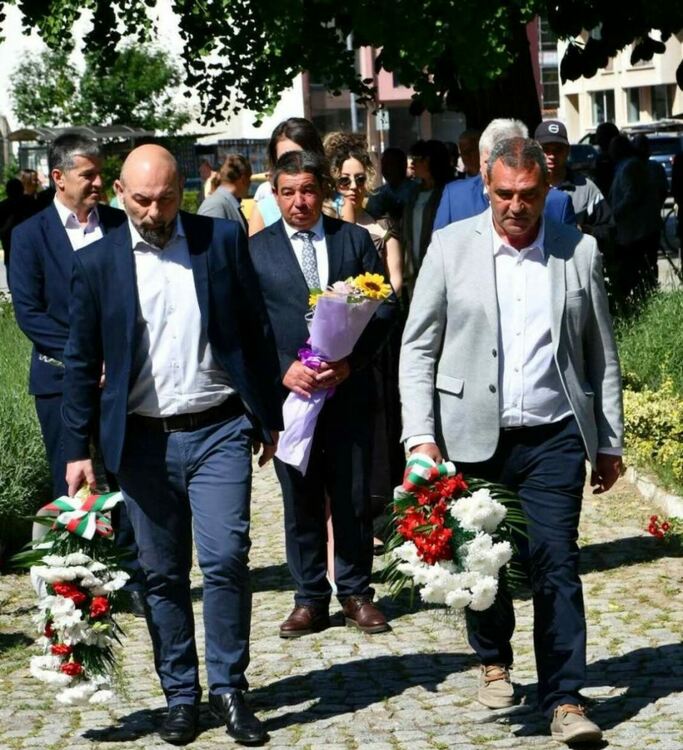 Асеновград отбеляза тържествено своя празник 
