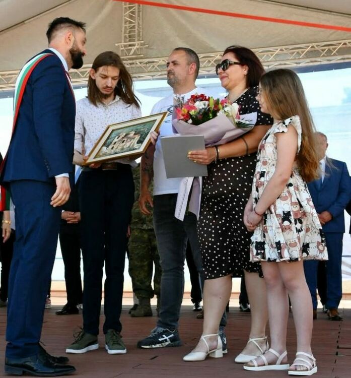 Асеновград отбеляза тържествено своя празник 