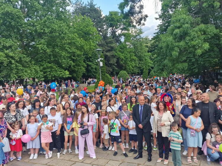 Стотици деца и родители празнуваха 1 юни в Кърджали