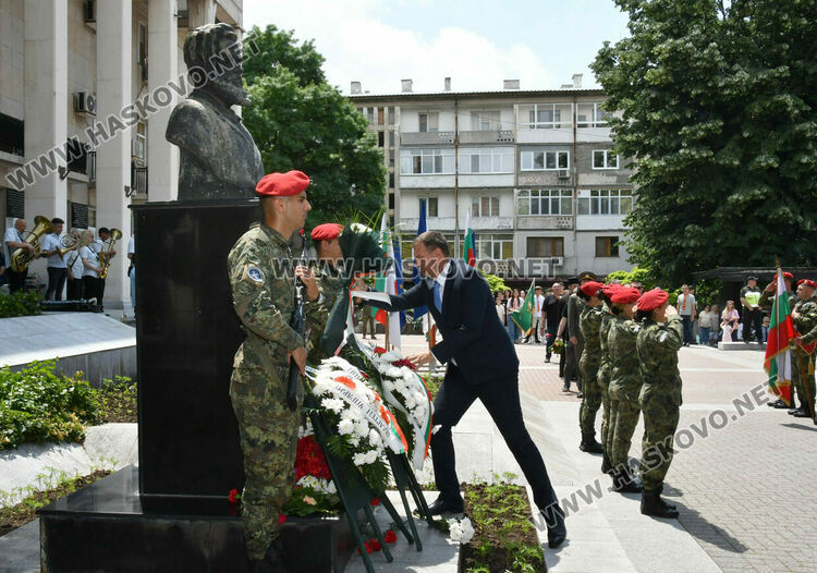 Хасково сведе глава пред подвига на Ботев и героите, загинали за свободата на България