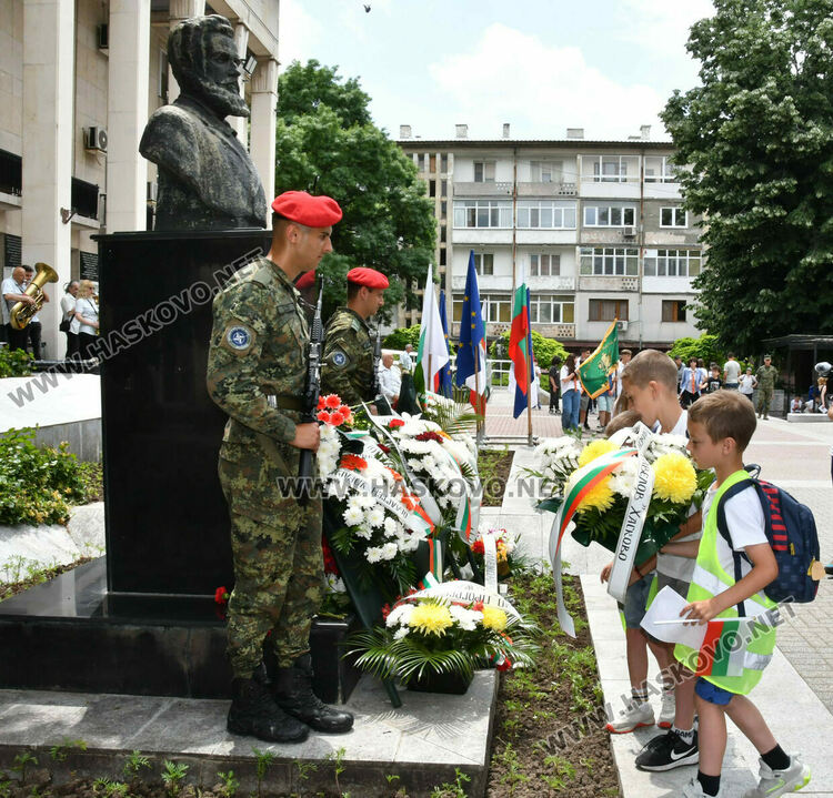 Хасково сведе глава пред подвига на Ботев и героите, загинали за свободата на България