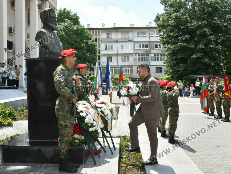 Хасково сведе глава пред подвига на Ботев и героите, загинали за свободата на България