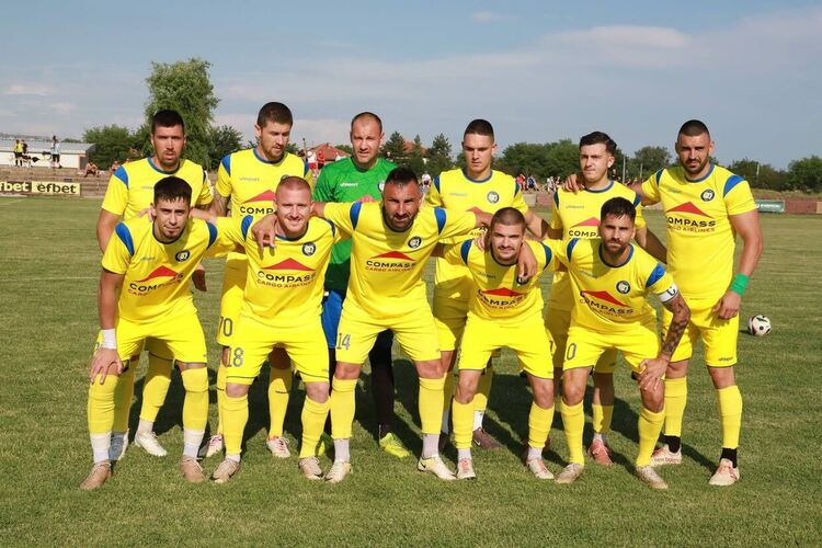 Десетима от &bdquo;Хасково&ldquo; се бориха, но &bdquo;Крумовград&ldquo; спечели баража. Напрежение след края на мача 