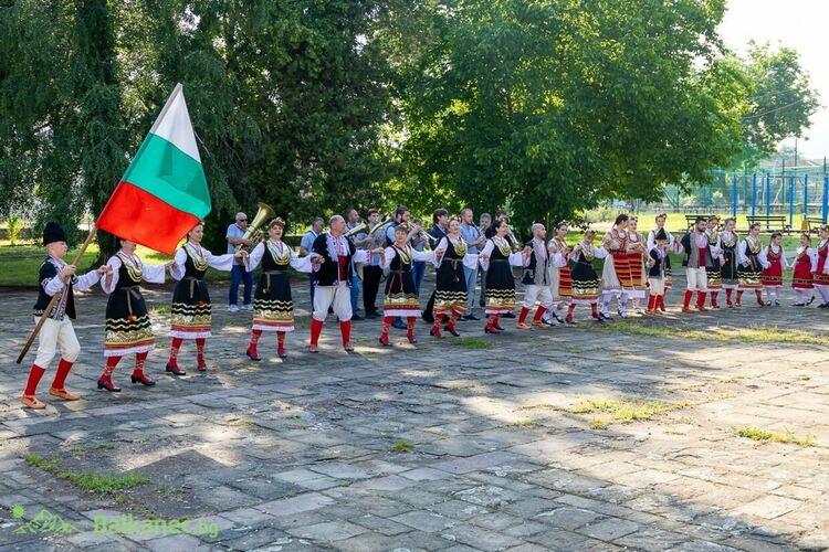 Ансамбъл &bdquo;Китна Тракия&ldquo; с първо място и специална награда от национален фестивал 