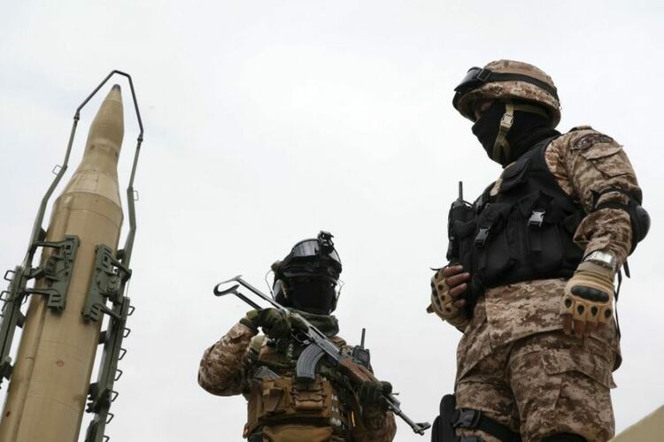 Военнослужещи от КГИР до ракета в Техеран