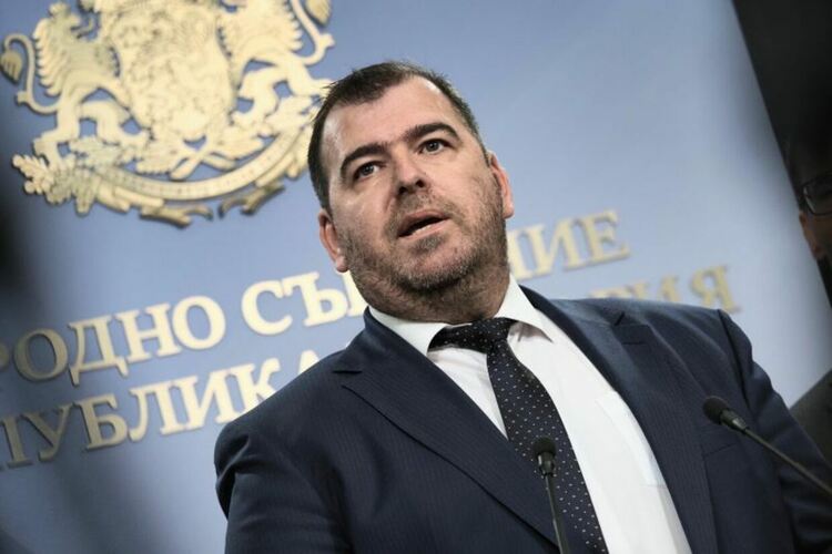 Явор Гечев на брифинг в парламента