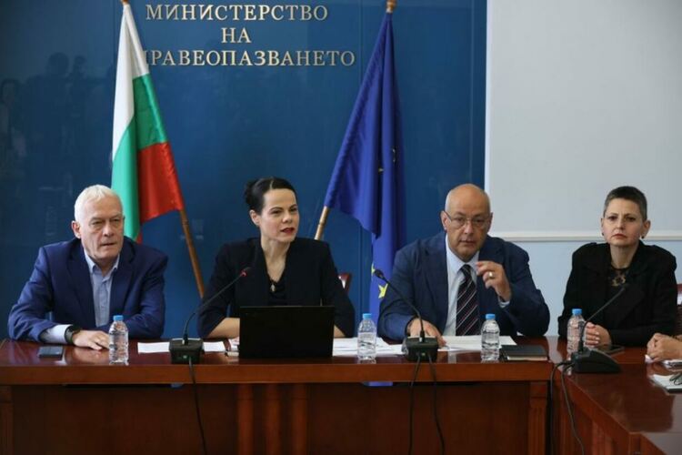 Държавните болници с дългове за над 426 млн. евро, директорските заплати &ndash; до 40 хил. евро
