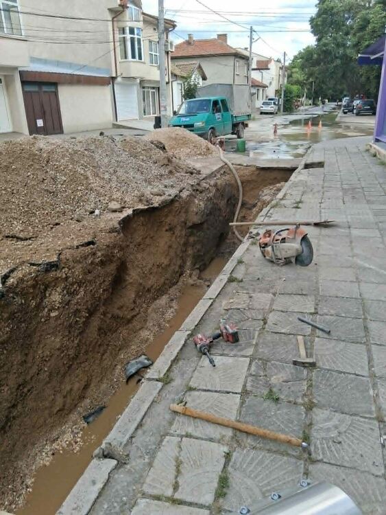 ВиК: Вода в засегнатите квартали ще има късно през нощта или утре