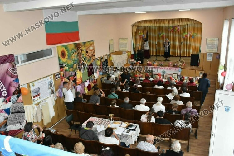 126 майстори на куките събра Фестивалът на плетенето