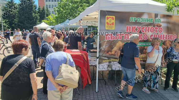 Почерпиха с уникална супа гостите на &bdquo;Празник на вкусното българско свинско&ldquo;