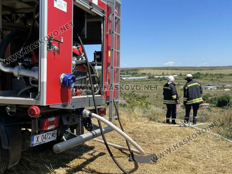 Пожар изпепели стопанска постройка в Татарево, спасиха овце и кози