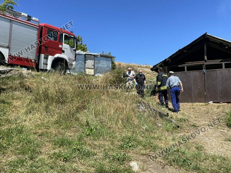 Пожар изпепели стопанска постройка в Татарево, спасиха овце и кози