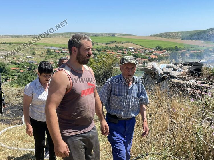 Пожар изпепели стопанска постройка в Татарево, спасиха овце и кози