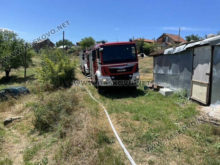 Пожар изпепели стопанска постройка в Татарево, спасиха овце и кози