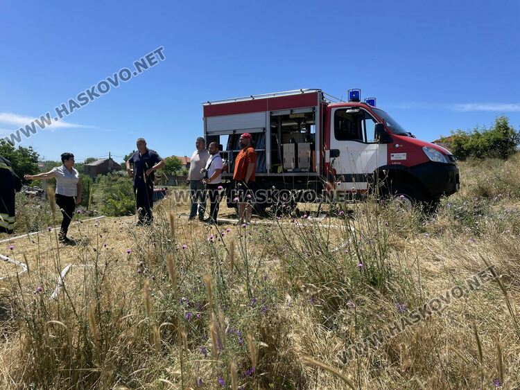 Пожар изпепели стопанска постройка в Татарево, спасиха овце и кози