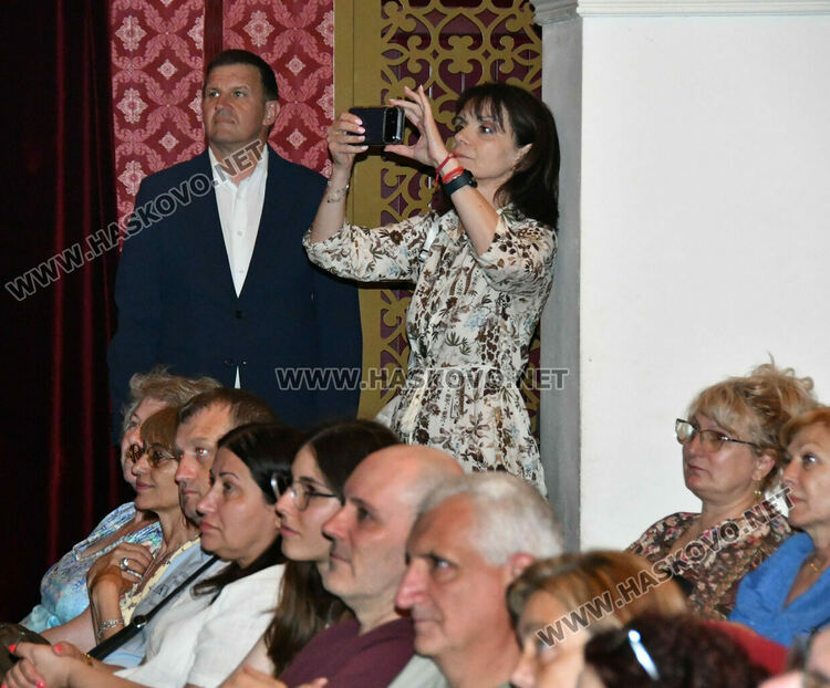 Спектакълът &bdquo;Велика&ldquo; и концерт на &bdquo;Уикеда&ldquo; на старта на фестивала &bdquo;Театър, обичам те!&rdquo;