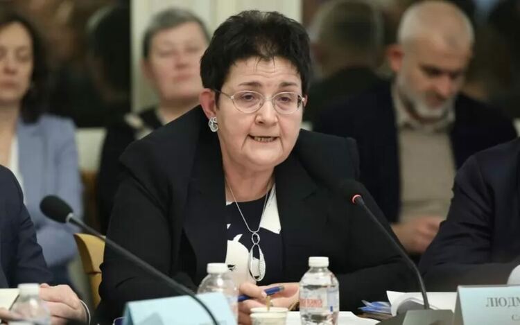 Положението с бюджета е критично през август и септември, каза зам.-министърът на финансите Людмила Петкова.