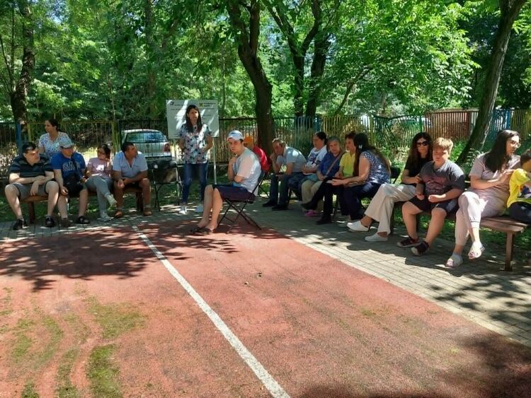 Акустично джаз трио посети децата на Дневен център за деца с увреждания