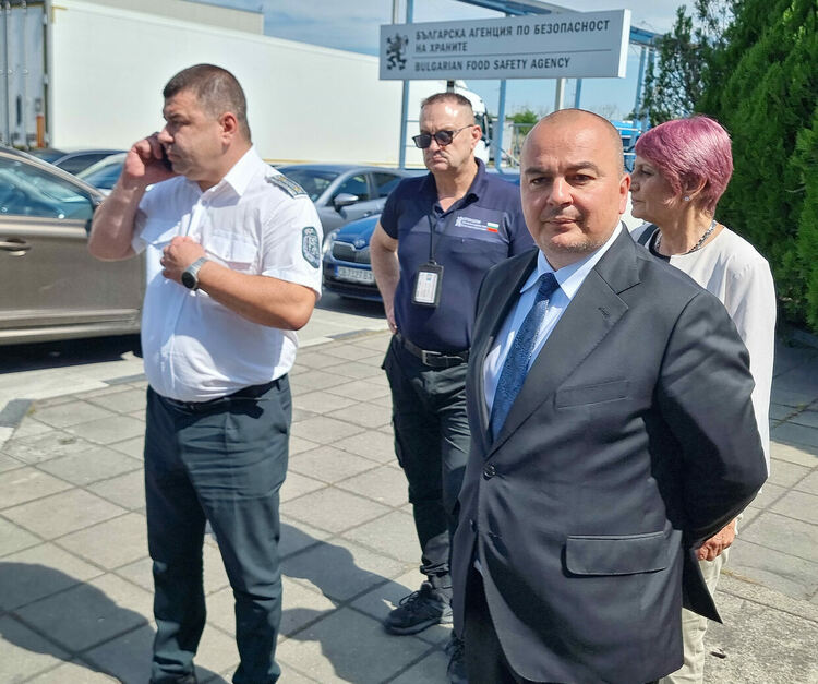 Започва следене на пътя на вносното сурово мляко до производителите 