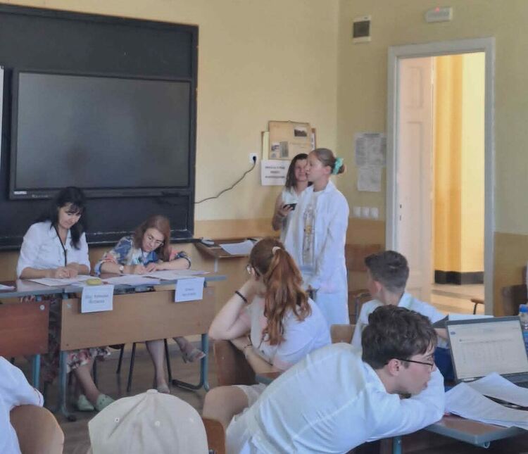 Млади таланти от ЕГ &bdquo;Христо Ботев&ldquo; участват на национални форуми по природни науки