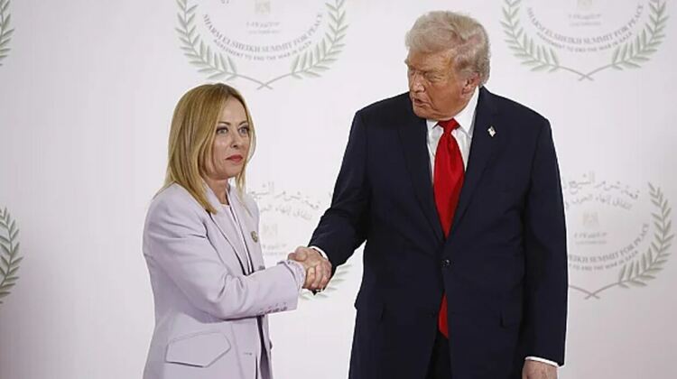 &bdquo;Тя ме молеше за снимка&ldquo;: Думите, които отново взривиха диалога между Мелони и Тръмп