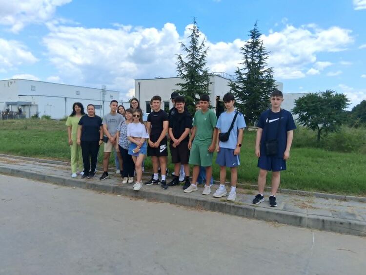 Отстраняват аварии в 6 села от Хасковско, ученици от Езиковата гимназия посетиха помпена станция