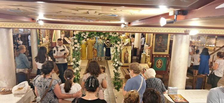 Асеновград в бяла премяна - стотици &bdquo;калиници&ldquo; се събират на Еньовден