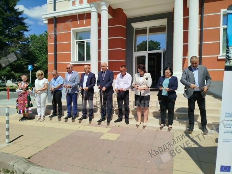 Откриха официално обновените пет обществени сгради в Кърджали 