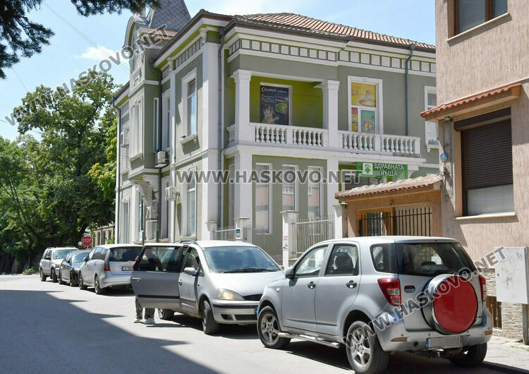 Спорове за паркиране на улица &bdquo;Средна гора&ldquo; в Хасково след серия от фишове