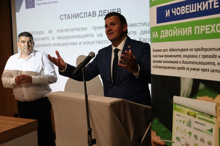 Кметът на Хасково с награда за модернизация, младежки инициативи и изкуство