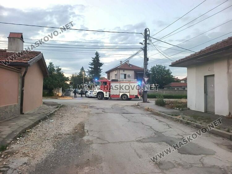 Кола пламна пред къща в &bdquo;Болярово&ldquo;