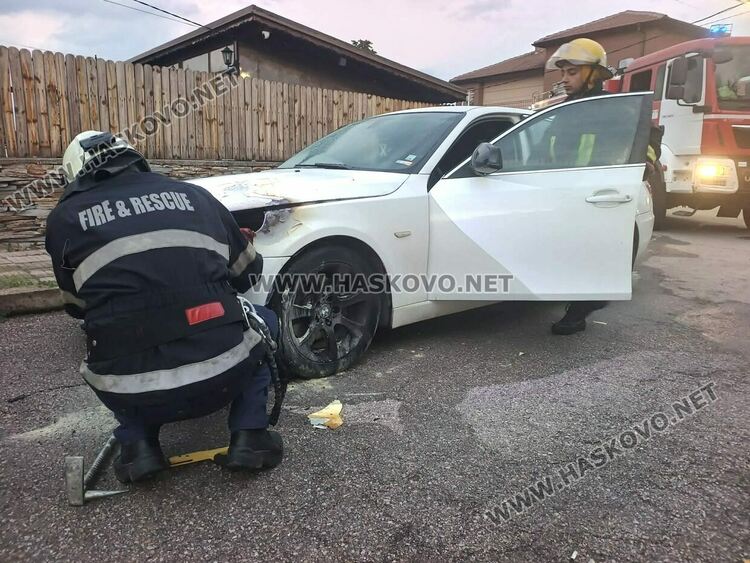 Кола пламна пред къща в &bdquo;Болярово&ldquo;
