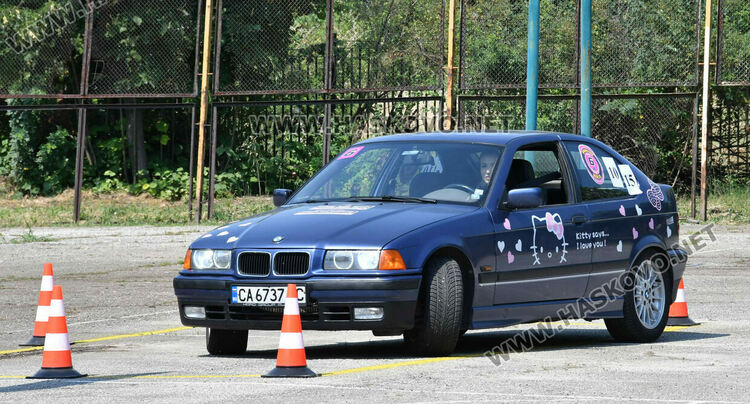 18 шофьори от цялата страна участваха в състезание по майсторско управление на автомобил в Хасково
