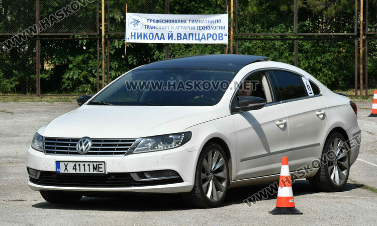 18 шофьори от цялата страна участваха в състезание по майсторско управление на автомобил в Хасково