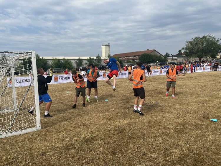 Футболен турнир събра малки и големи в подкрепа на Борил