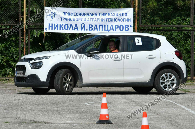 18 шофьори от цялата страна участваха в състезание по майсторско управление на автомобил в Хасково