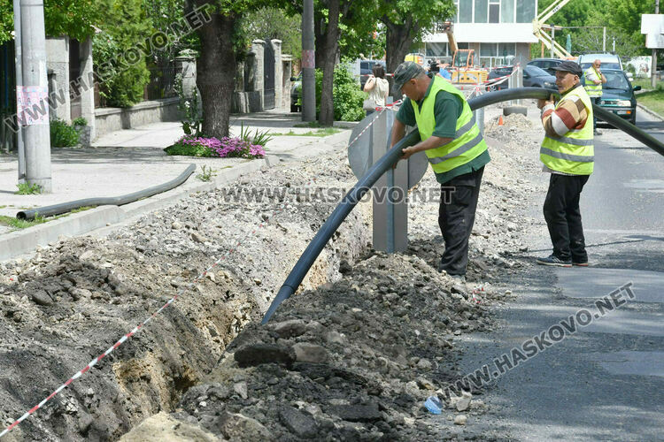 Снимка (архив): Водопроводът на бул. &bdquo;Илинден&ldquo;