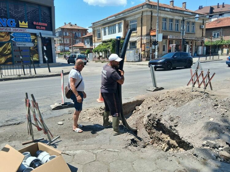 ВиК-Хасково: Очаква се тази вечер да бъде пусната вода по новата временна връзка