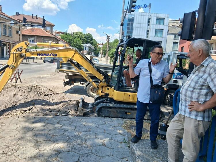 ВиК-Хасково: Очаква се тази вечер да бъде пусната вода по новата временна връзка