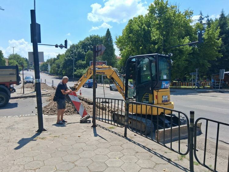 ВиК-Хасково: Очаква се тази вечер да бъде пусната вода по новата временна връзка