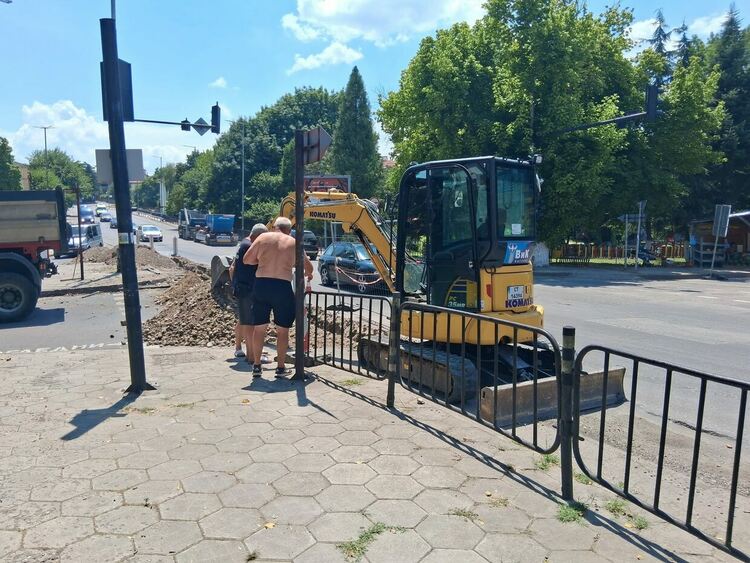 ВиК-Хасково: Очаква се тази вечер да бъде пусната вода по новата временна връзка