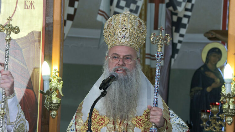 Смолян отбеляза 20 години от освещаването на храм &bdquo;Св. Висарион Смоленски&ldquo;, трима митрополити оглавиха празничната служба / ГАЛЕРИЯ/