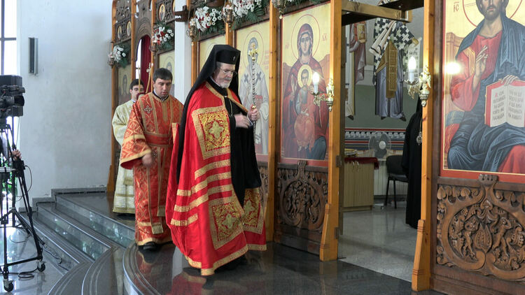 Смолян отбеляза 20 години от освещаването на храм &bdquo;Св. Висарион Смоленски&ldquo;, трима митрополити оглавиха празничната служба / ГАЛЕРИЯ/