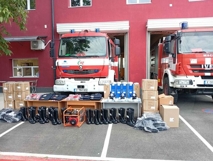 Пожарната в Димитровград получи защитна екипировка и оборудване за пожарникари и доброволци 