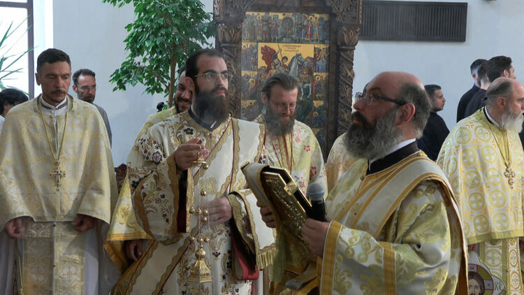 Смолян отбеляза 20 години от освещаването на храм &bdquo;Св. Висарион Смоленски&ldquo;, трима митрополити оглавиха празничната служба / ГАЛЕРИЯ/
