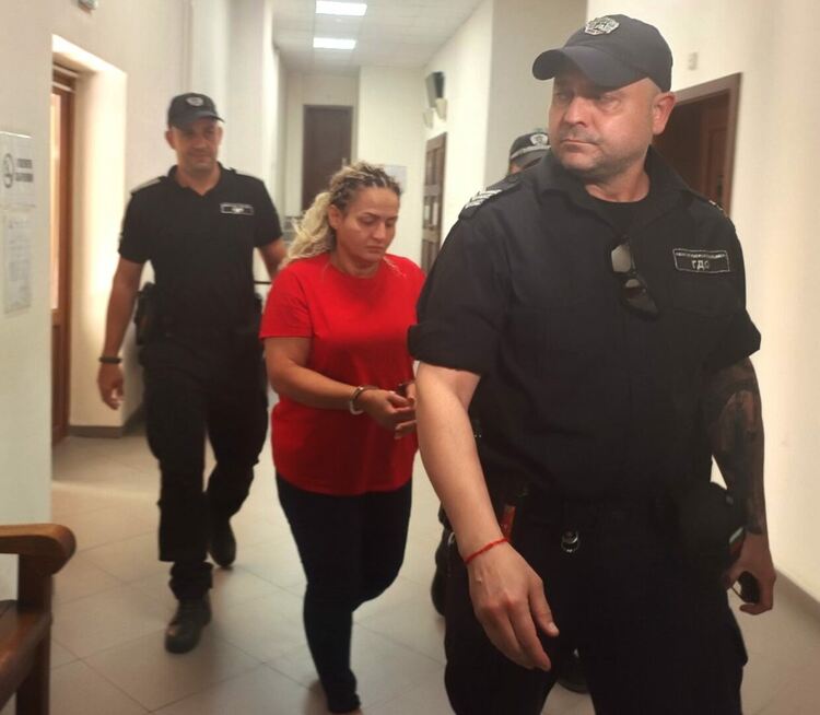 Оставиха в ареста жената, задържана с близо 48 кг марихуана в кола