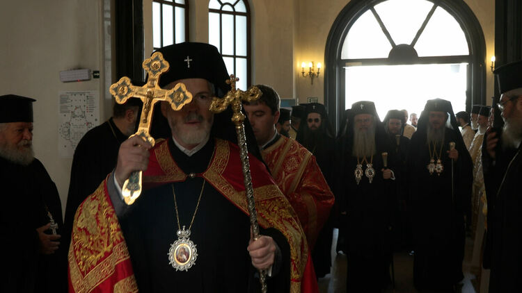 Смолян отбеляза 20 години от освещаването на храм &bdquo;Св. Висарион Смоленски&ldquo;, трима митрополити оглавиха празничната служба / ГАЛЕРИЯ/