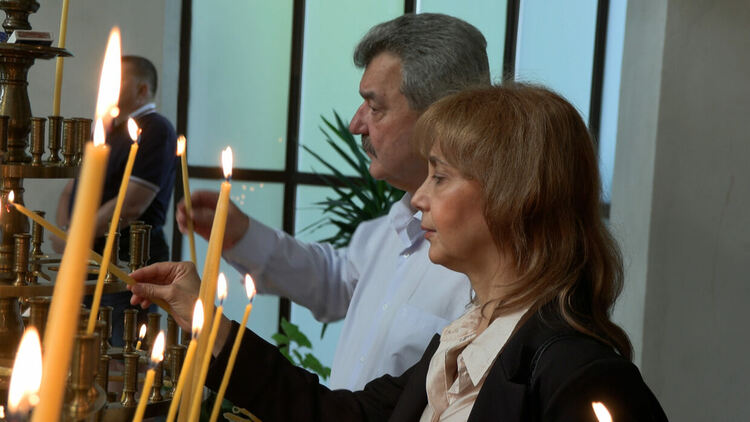 Смолян отбеляза 20 години от освещаването на храм &bdquo;Св. Висарион Смоленски&ldquo;, трима митрополити оглавиха празничната служба / ГАЛЕРИЯ/