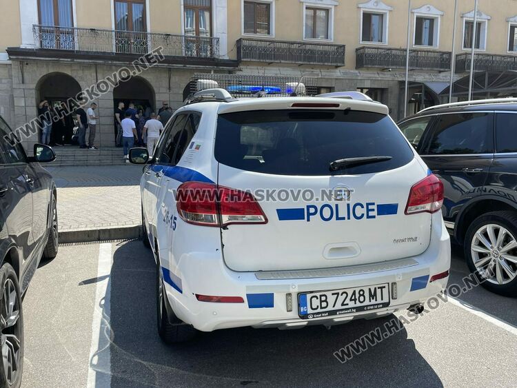 Сигнали за бомби в Община Хасково и Прокуратурата