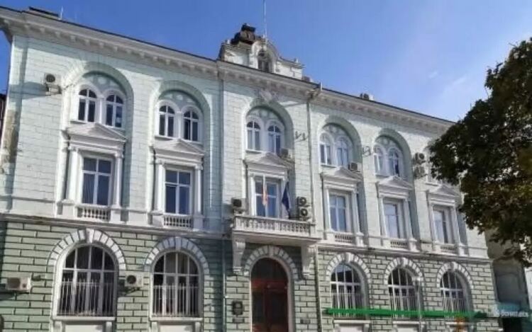 Сградата на варненската областна управа е една от мишените.